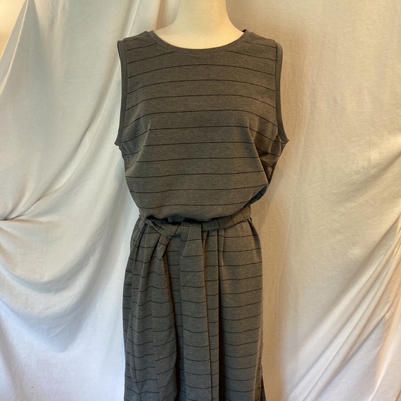 Banana Republic sleeveless maxi dress, NWOT - Picture 3 of 6
